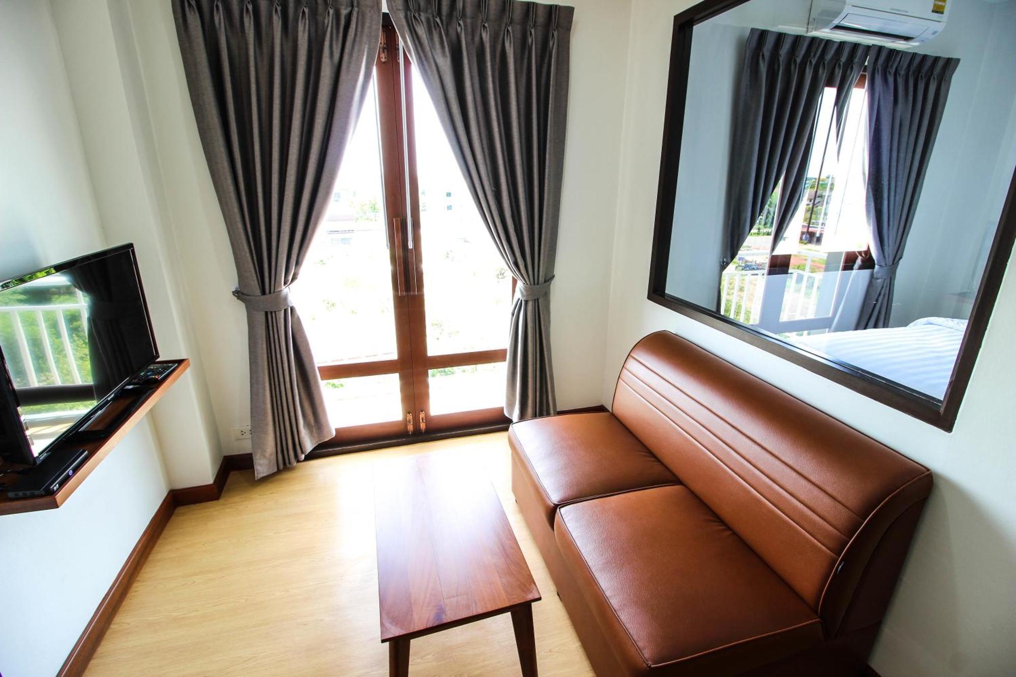 Tai-Shan Suites Ratchaburi Habitación foto