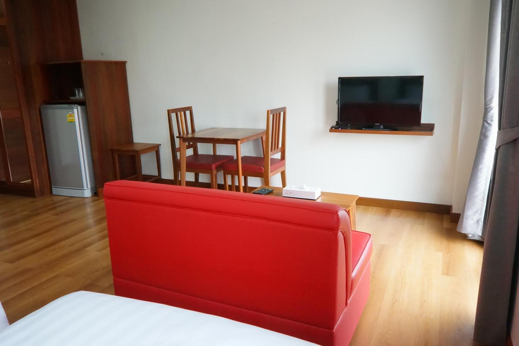 Tai-Shan Suites Ratchaburi Habitación foto