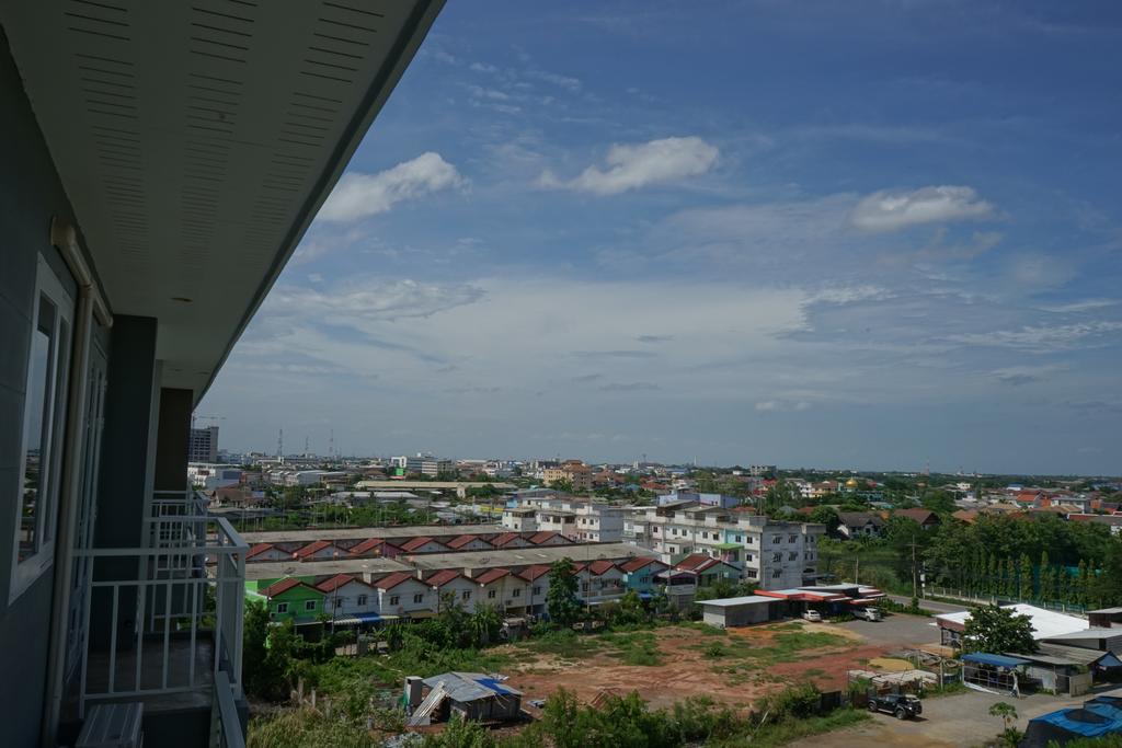Tai-Shan Suites Ratchaburi Exterior foto
