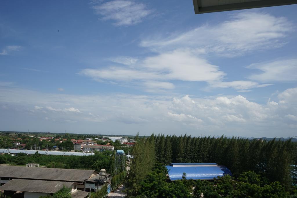 Tai-Shan Suites Ratchaburi Exterior foto